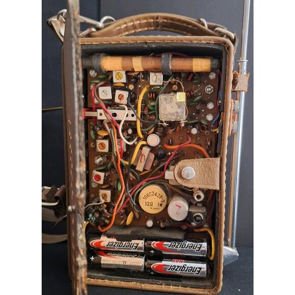 Vtg GE General Electric Portable Radio NICE AM/FM Transistor P-975F Works - Picture 8 of 8